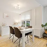Sub In Apartment *